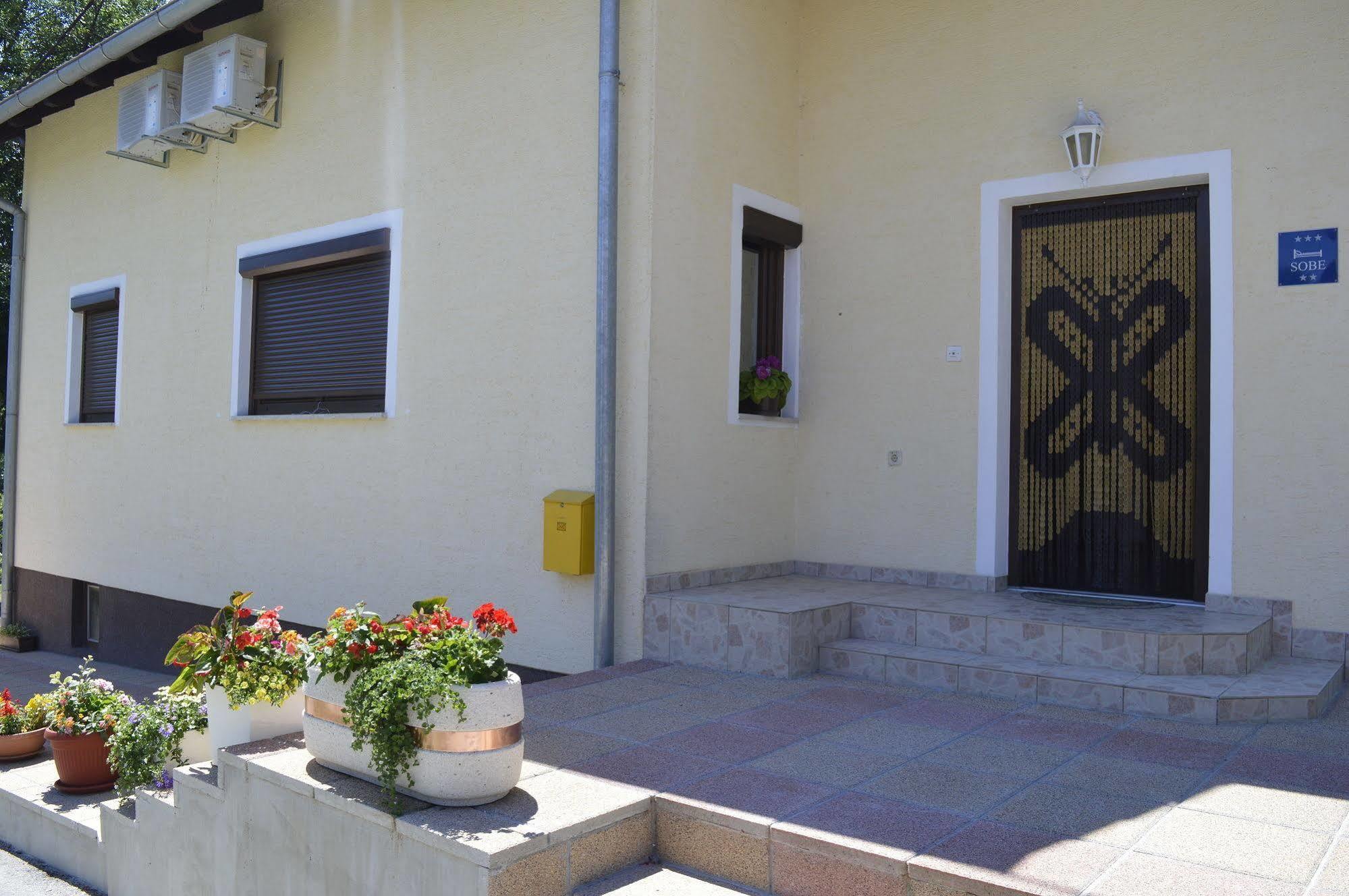 House Jelena Apartment Seliste Dreznicko Exterior photo