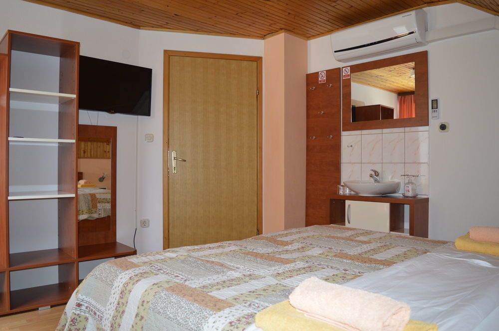 House Jelena Apartment Seliste Dreznicko Exterior photo