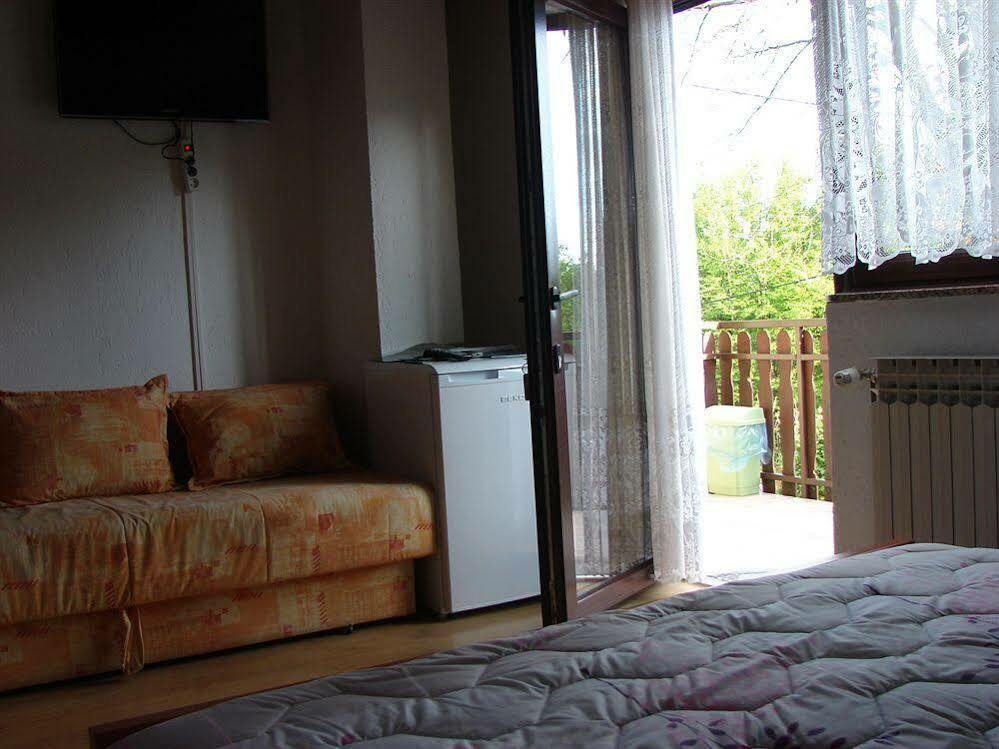 House Jelena Apartment Seliste Dreznicko Exterior photo